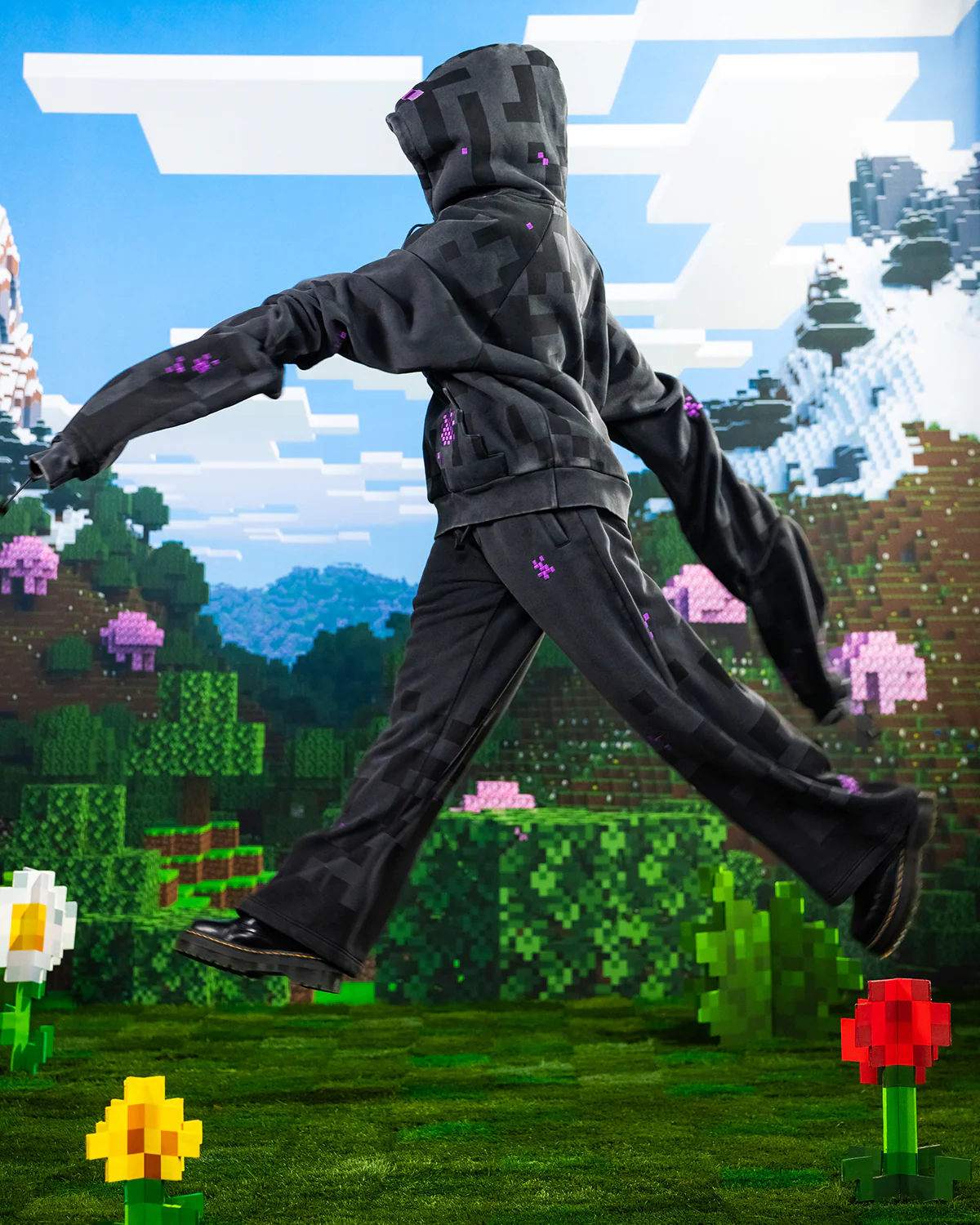 The Enderman Trackpants - Image 5